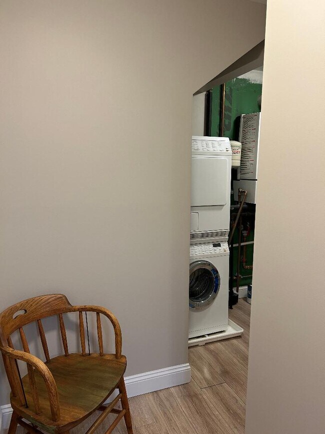 Building Photo - 55 Suncrest Terrace