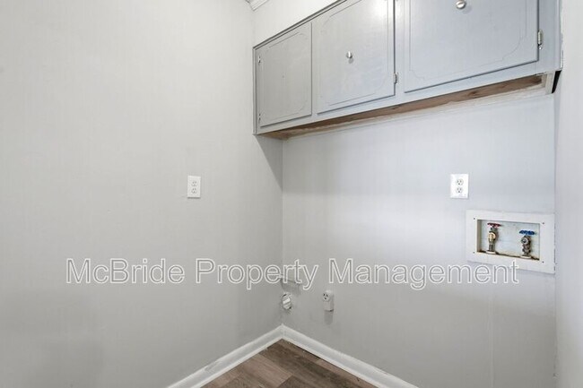 Building Photo - 2941 Rollingwood Dr