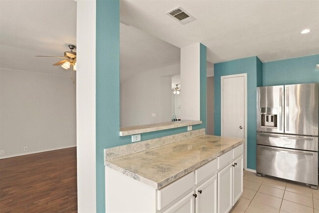 Building Photo - 2201 Tailburton Ct
