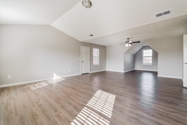 Building Photo - 3827 Riverview Bend