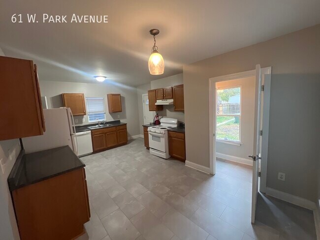 Building Photo - 61 W Park Ave