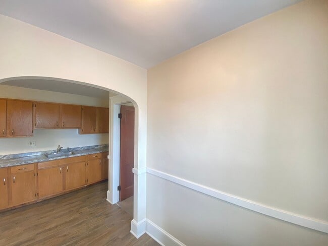 Building Photo - 16 Linwood St
