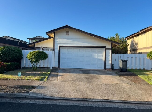 Building Photo - Single Level 3 bedroom / 2 bath house with a 2 car garage in Waipio **First Showing on Wednesday,...