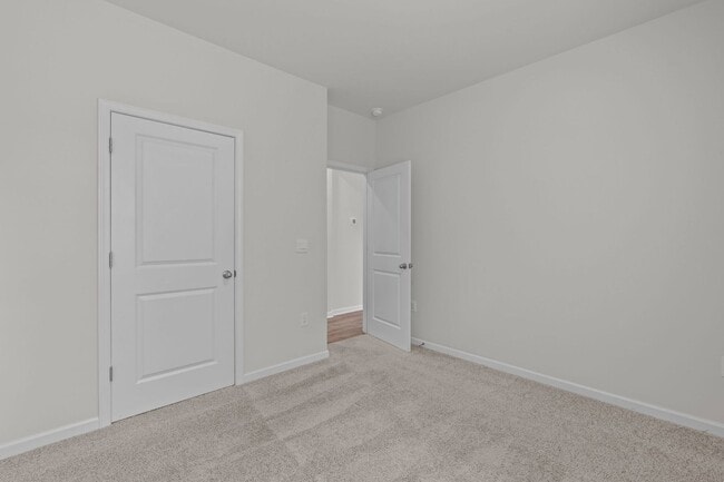 Building Photo - Spacious 5 Bedroom Home with a Fully Fence...