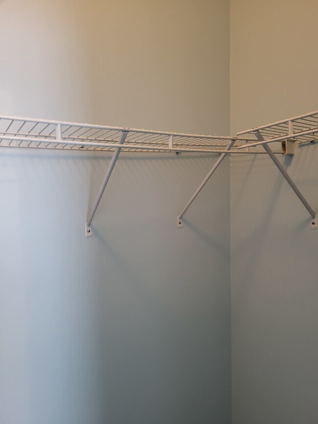 Building Photo - "Charming 2-Bedroom Townhouse on Skillmast...