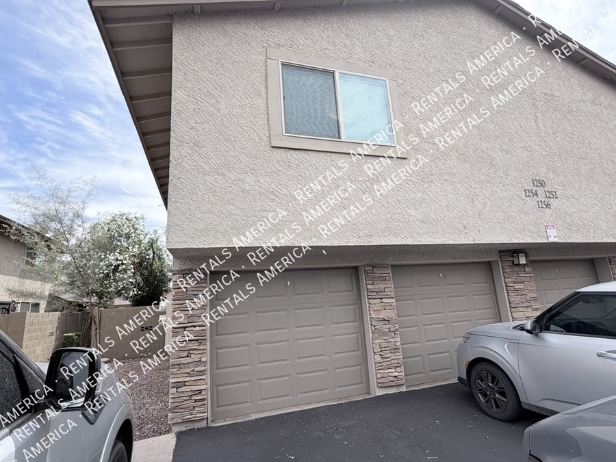 Building Photo - 1254 N 85th Pl