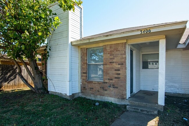 Building Photo - Updated 2022