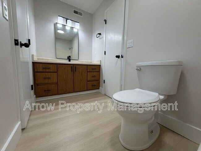 Building Photo - 539 N 24th St