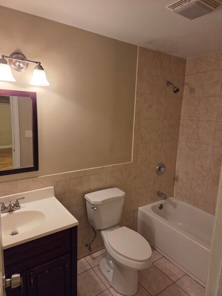 Master Bath - 117 Seaview Ave