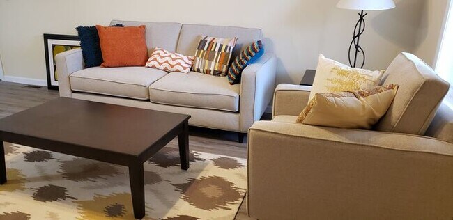 Building Photo - Cozy two-bedroom apartment!