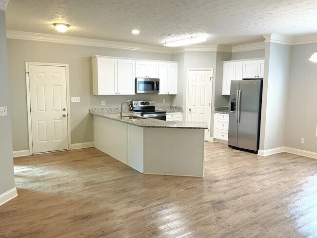 Building Photo - 2016 Towne Park Dr
