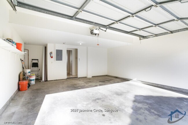 Building Photo - 3697 Jasmine Cir