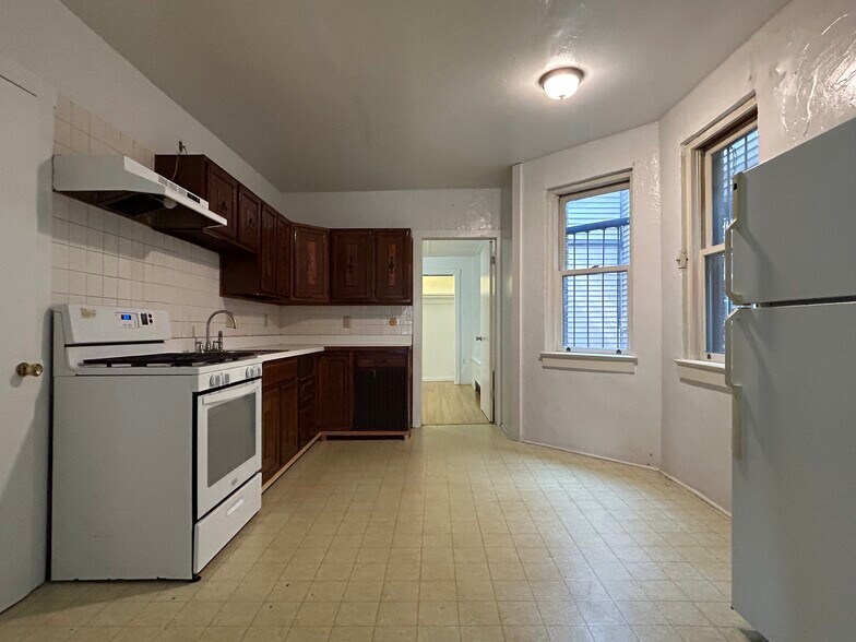 Kitchen p1 - 191 Zerby Ave