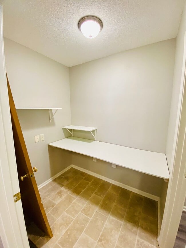 Building Photo - {1601} Spacious Duplex + Two Car Garage + Finished Basement + Fort Osage School District