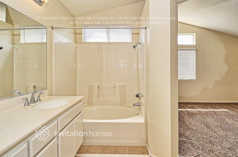 Building Photo - 15535 Saldana Ct