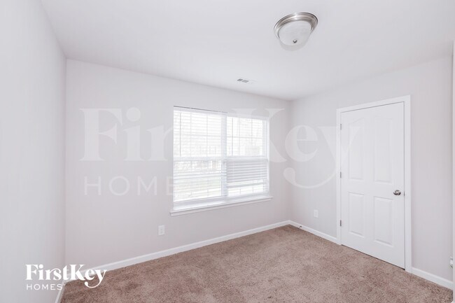 Building Photo - 2025 Misty Rose Lane