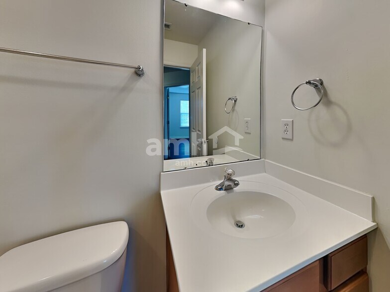 Building Photo - 10 Pfeiffer Ct