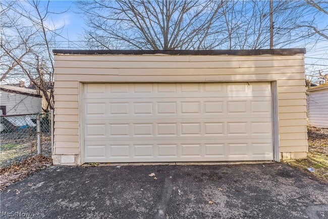 Building Photo - 913 Helmsdale Rd