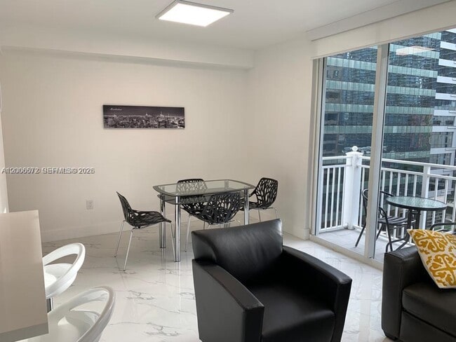 Building Photo - 185 SE 14th Terrace