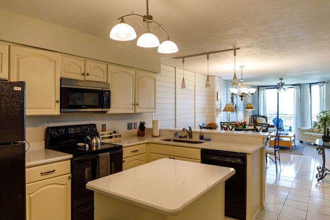 Building Photo - 7600 Palmetto Dr