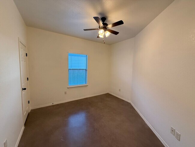 Building Photo - Modern 3bd 2ba Duplex in Prime Location