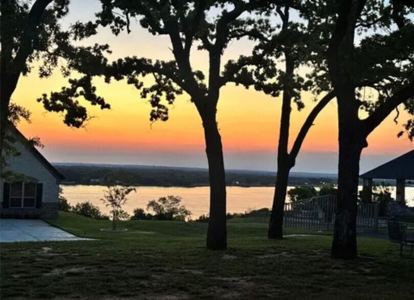 Building Photo - 7109 Lake Village Ct