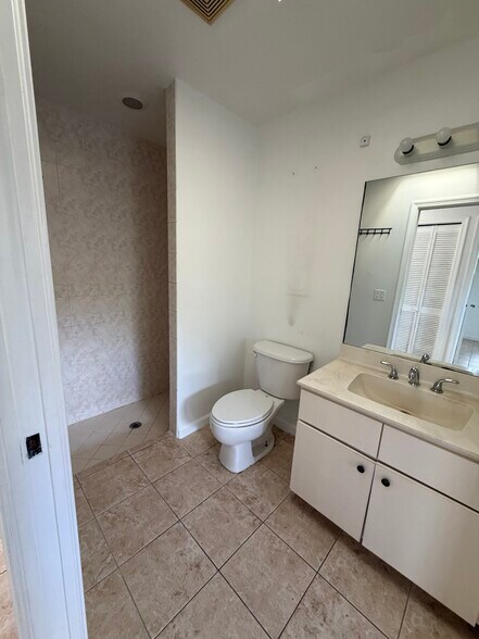 Building Photo - 12631 Orange Grove Blvd