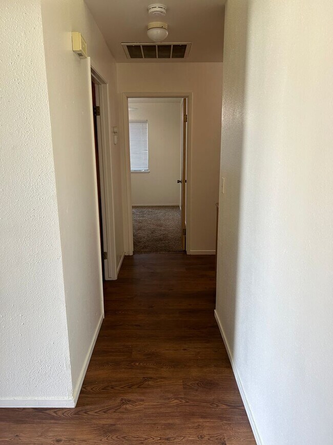 Building Photo - 1846 N Selina Ct