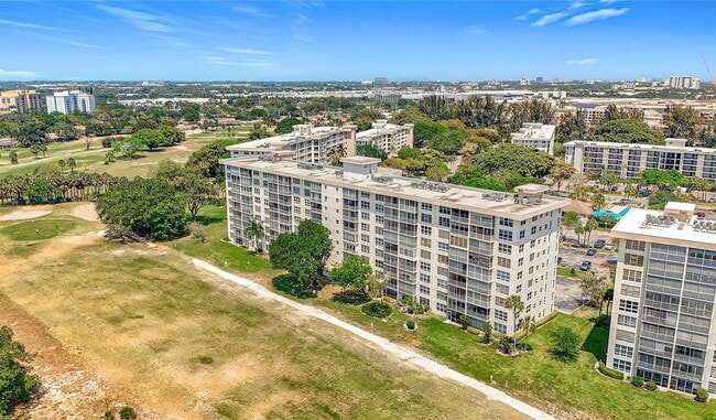 Building Photo - 2671 S Course Dr