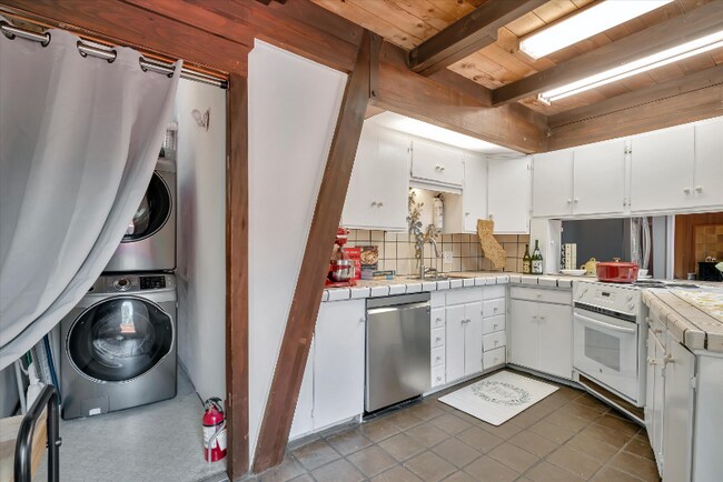 Building Photo - 25600 Soquel San Jose Rd