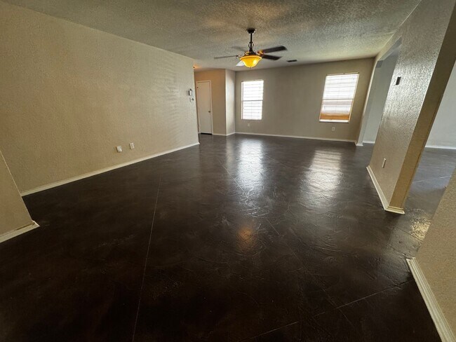 Building Photo - 9303 Pacific Maple
