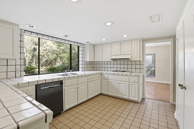 Building Photo - 4 Bedroom, 3 Bath House on 1 Acre in Fox Grove