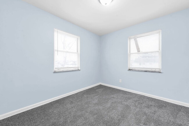 Building Photo - 118 N Kellner Rd