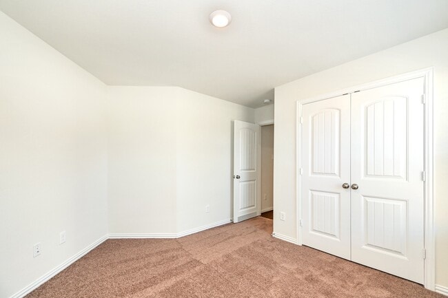 Building Photo - 1022 Schooner St