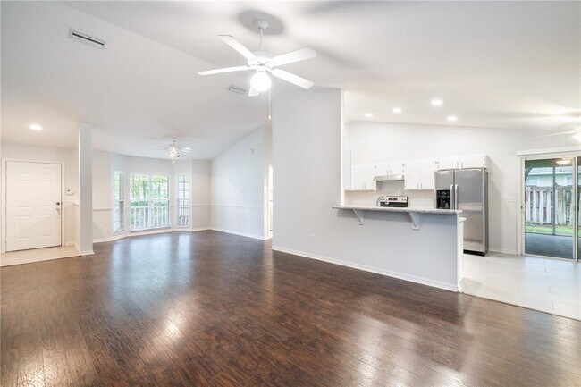 Building Photo - 7136 SW 81st Dr