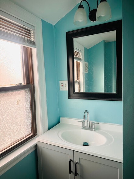 Building Photo - 46 Pierce St