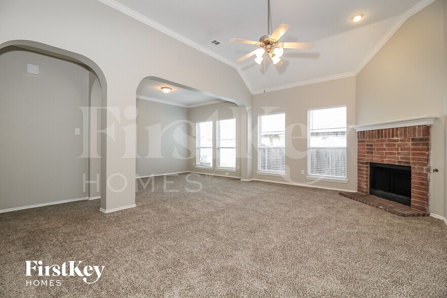 Building Photo - 2925 Oakshire St