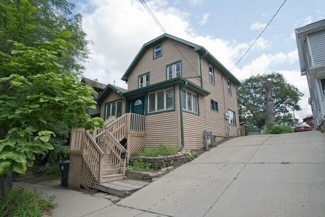 Primary Photo - 135 Division St