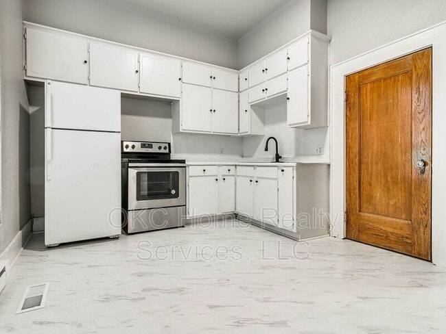 Building Photo - 1740 NW 11th St