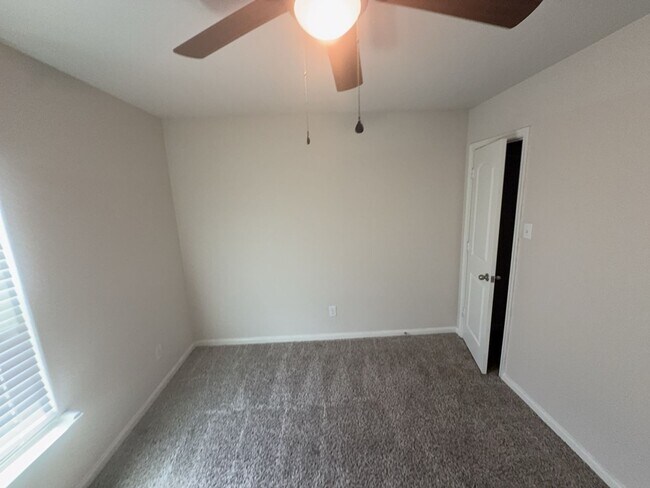 Building Photo - 4247 Possumhaw Dr