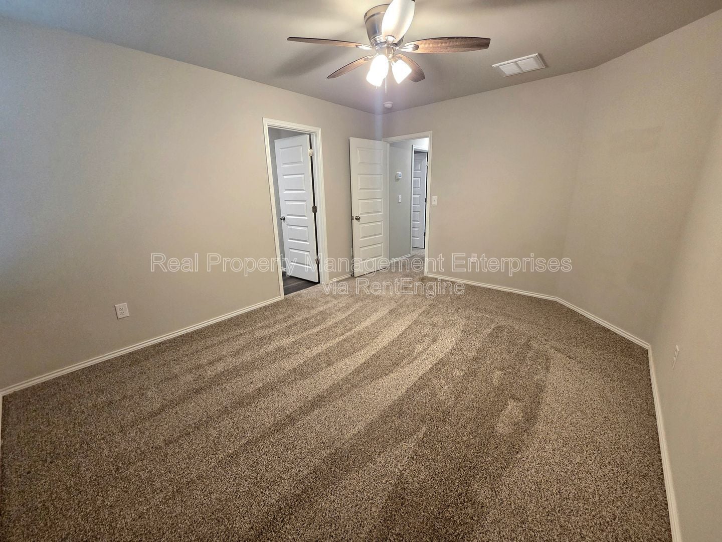 Building Photo - 9704 Saddle Dr