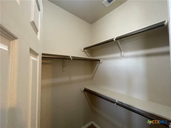 Building Photo - 758 Saengerhalle Rd