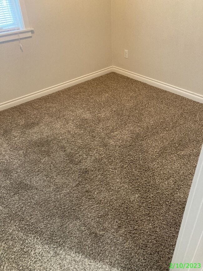 Building Photo - 1020 NE 12th St