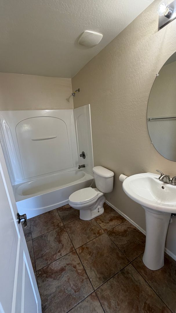 Building Photo - Spacious Surprise home with large backyard