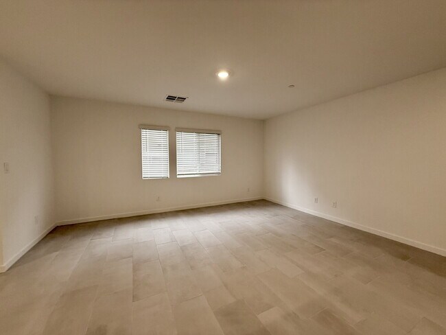 Building Photo - 3 BED 2.5 BATH 2 BALCONY 2 CAR GARAGE TOWNHOUSE IN HENDERSON FOR RENT!!