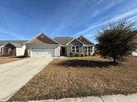 Building Photo - Charming 3 Bedroom 2 Bath home located in Carolina Plantation