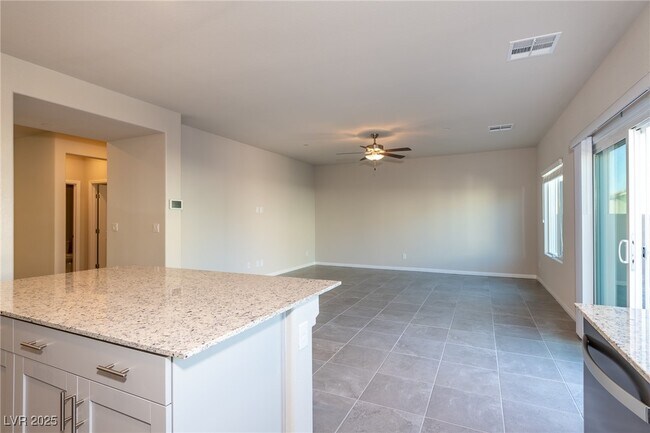 Building Photo - 480 Silverweed Ave