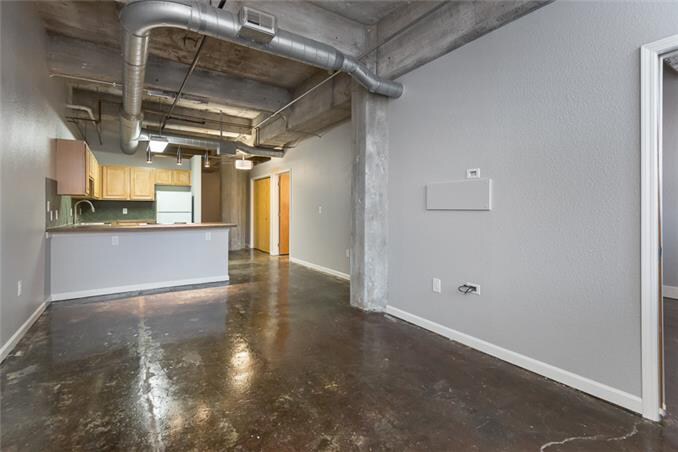 Building Photo - 321 W 7th St