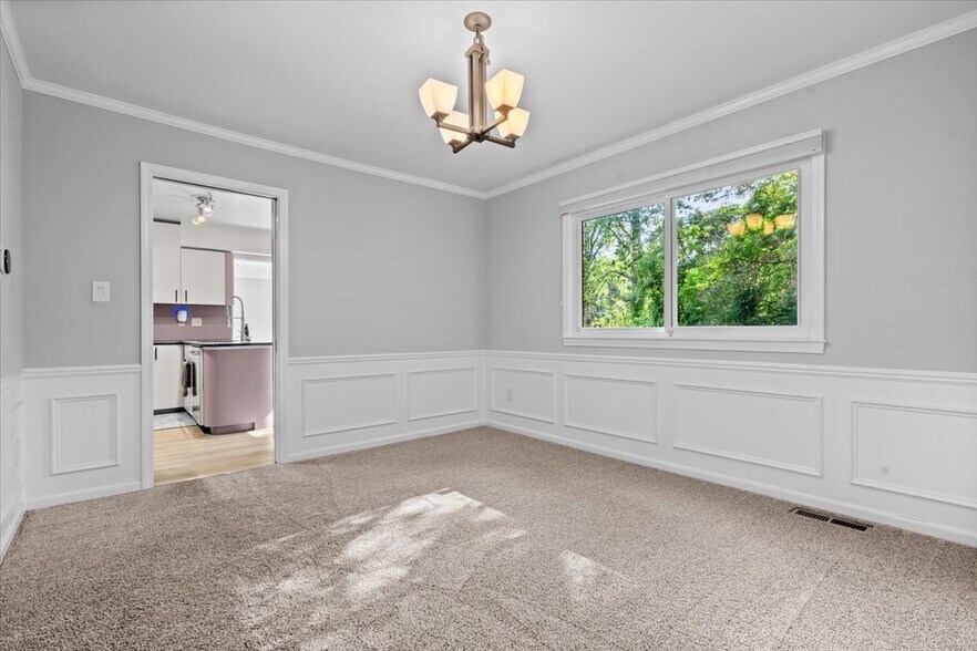 Building Photo - 5476 Van Ness Dr