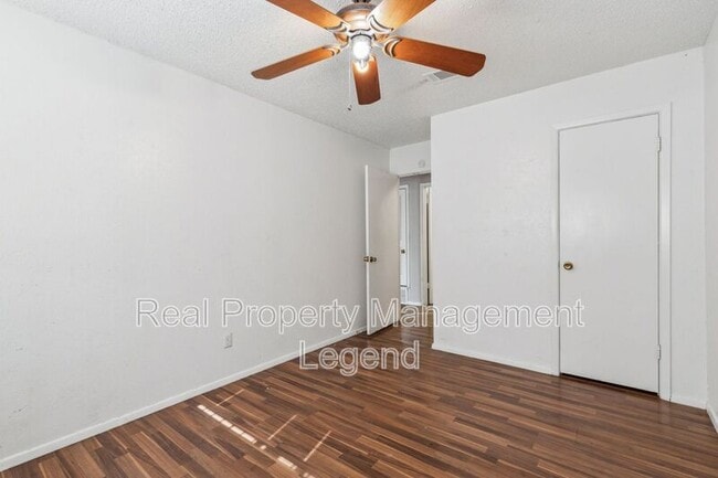 Building Photo - 8236 El Retiro Rd
